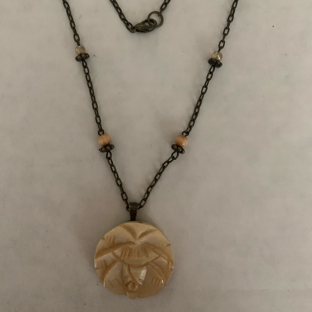 Ivory look flower necklace